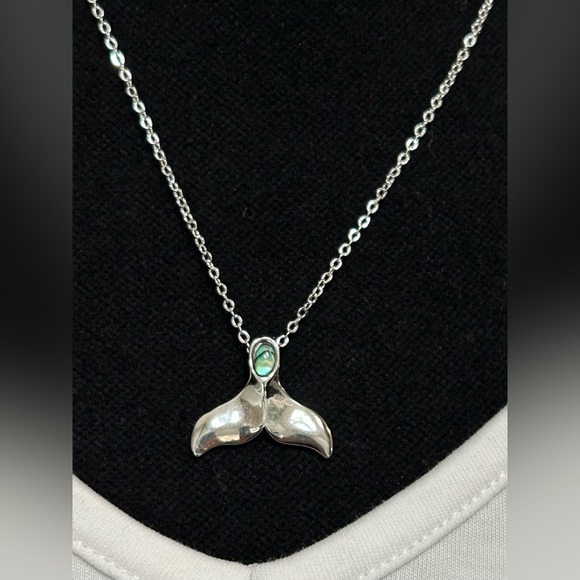 Silver Plated Whale Tail Pendant Necklace NWT - Picture 1 of 10